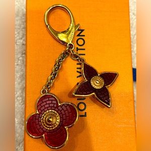 LOUIS VUITTON
Almost Brand New Mosaique Bag Charm Red